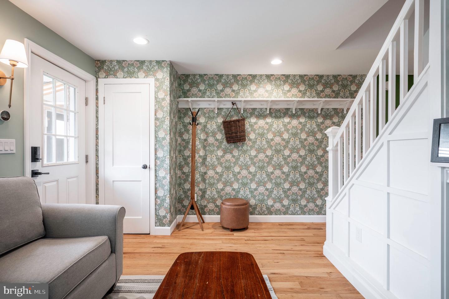 2444 S OAKLAND ST, ARLINGTON, Virginia 22206, 2 Bedrooms Bedrooms, ,2 BathroomsBathrooms,Residential,For sale,2444 S OAKLAND ST,VAAR2062104 MLS # VAAR2062104