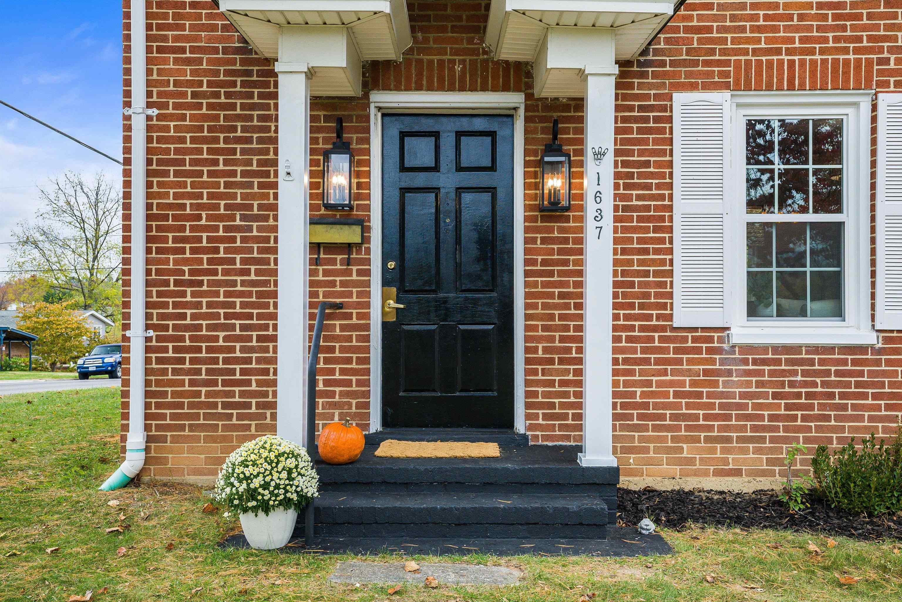 1637 MULBERRY ST, WAYNESBORO, Virginia 22980, 4 Bedrooms Bedrooms, ,2 BathroomsBathrooms,Residential,1637 MULBERRY ST,670677 MLS # 670677 1637 MULBERRY ST, WAYNESBORO, Virginia 22980, 4 Bedrooms Bedrooms, ,2 BathroomsBathrooms,Residential,1637 MULBERRY ST,670677 MLS # 670677