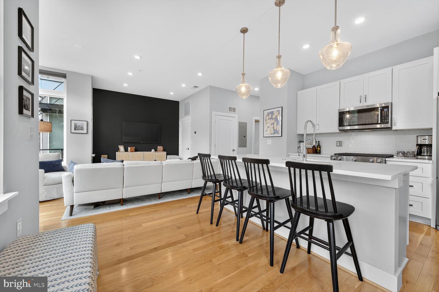 1514 K ST SE #2, WASHINGTON, District Of Columbia 20003, 2 Bedrooms Bedrooms, 5 Rooms Rooms,1 BathroomBathrooms,Residential,For sale,1514 K ST SE #2,DCDC2221668 MLS # DCDC2221668