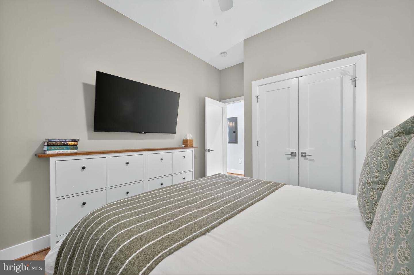 1514 K ST SE #2, WASHINGTON, District Of Columbia 20003, 2 Bedrooms Bedrooms, 5 Rooms Rooms,1 BathroomBathrooms,Residential,For sale,1514 K ST SE #2,DCDC2221668 MLS # DCDC2221668