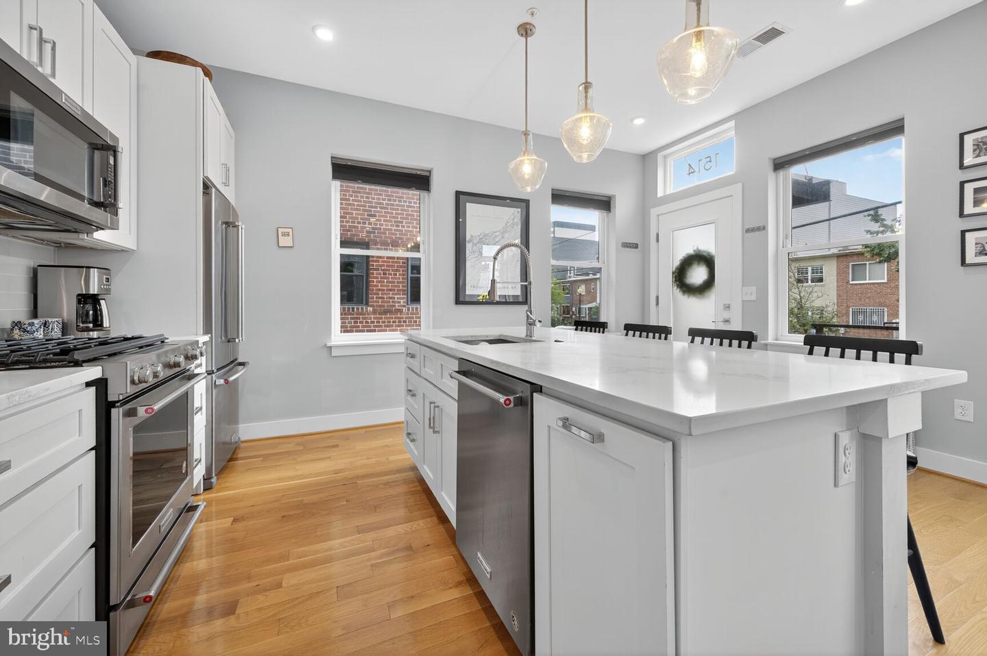 1514 K ST SE #2, WASHINGTON, District Of Columbia 20003, 2 Bedrooms Bedrooms, 5 Rooms Rooms,1 BathroomBathrooms,Residential,For sale,1514 K ST SE #2,DCDC2221668 MLS # DCDC2221668