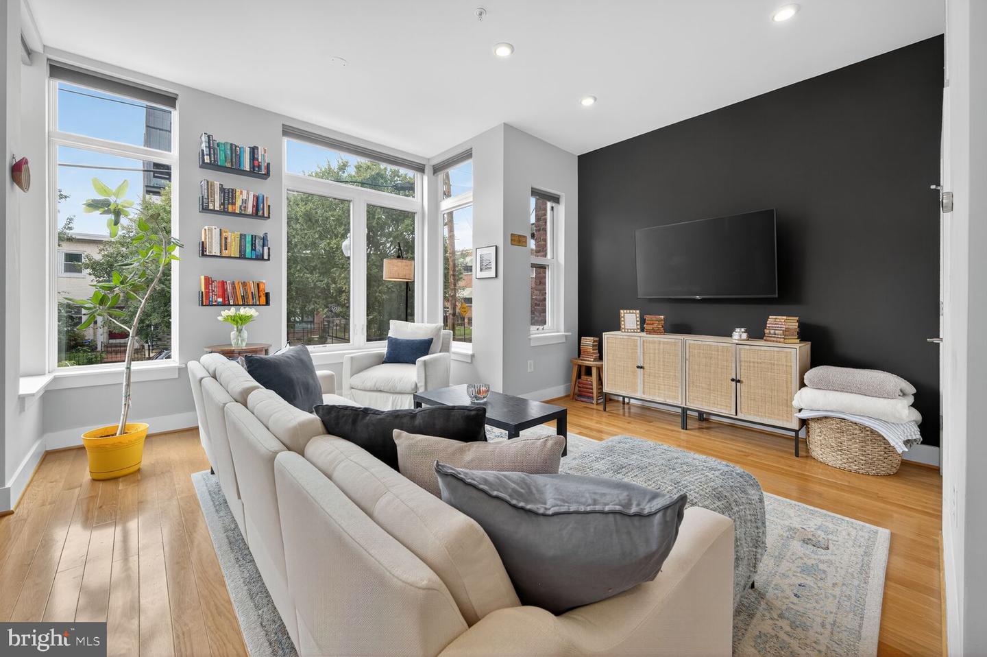 1514 K ST SE #2, WASHINGTON, District Of Columbia 20003, 2 Bedrooms Bedrooms, 5 Rooms Rooms,1 BathroomBathrooms,Residential,For sale,1514 K ST SE #2,DCDC2221668 MLS # DCDC2221668