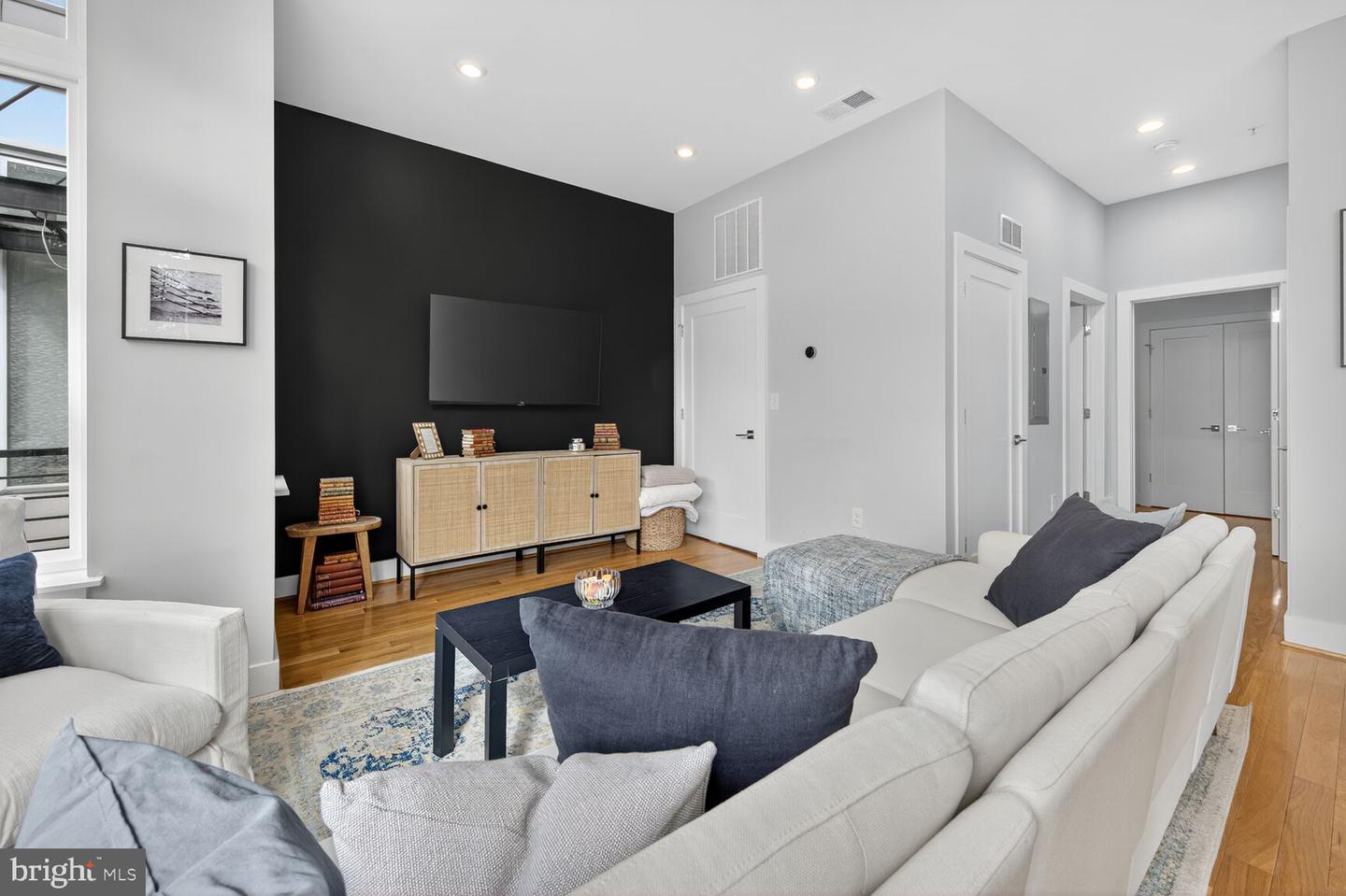 1514 K ST SE #2, WASHINGTON, District Of Columbia 20003, 2 Bedrooms Bedrooms, 5 Rooms Rooms,1 BathroomBathrooms,Residential,For sale,1514 K ST SE #2,DCDC2221668 MLS # DCDC2221668