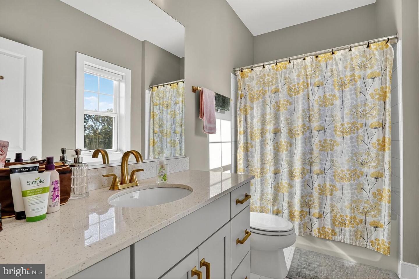 40925 ARCADIAN POND CT, ALDIE, Virginia 20105, 5 Bedrooms Bedrooms, ,4 BathroomsBathrooms,Residential,For sale,40925 ARCADIAN POND CT,VALO2109354 MLS # VALO2109354