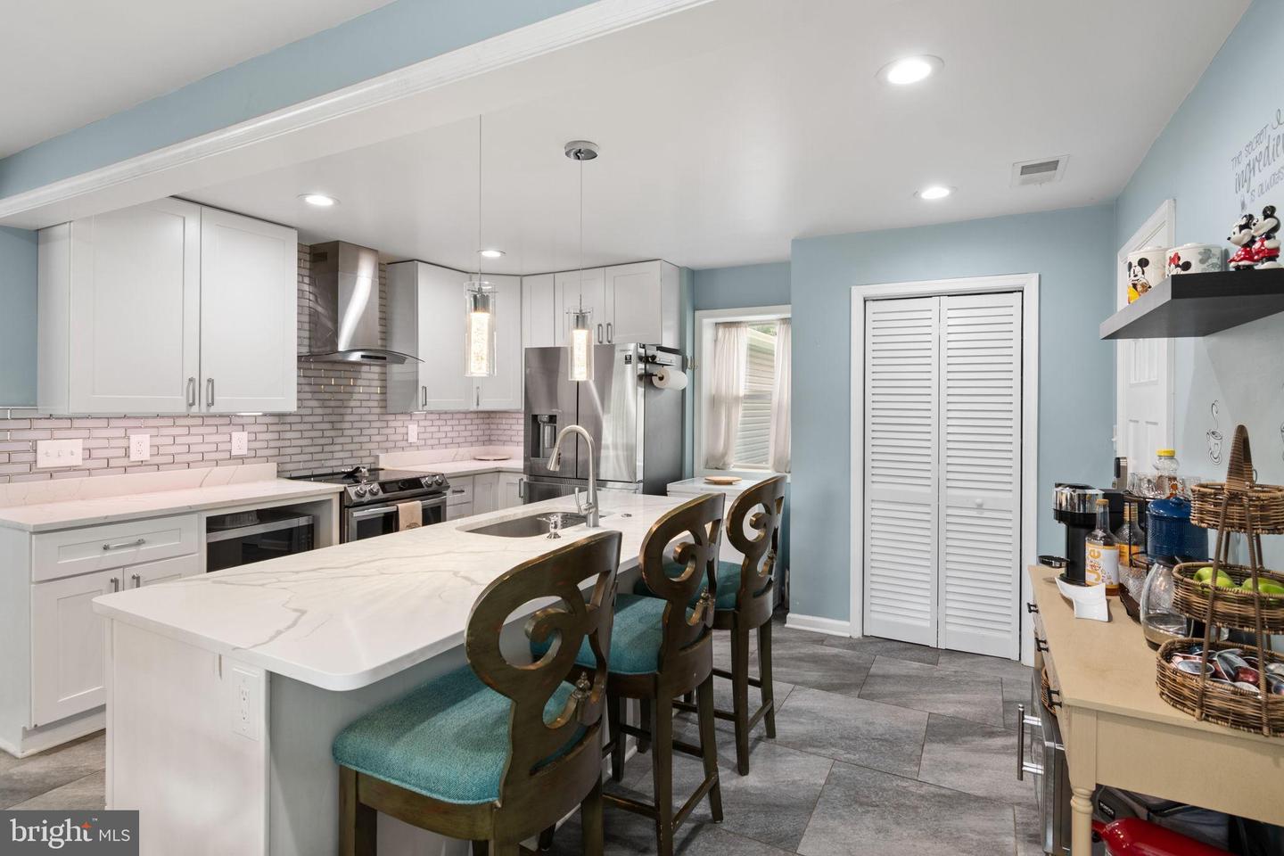 608 NE BLUE RIDGE AVE NE, LEESBURG, Virginia 20176, 4 Bedrooms Bedrooms, 10 Rooms Rooms,2 BathroomsBathrooms,Residential,For sale,608 NE BLUE RIDGE AVE NE,VALO2109400 MLS # VALO2109400