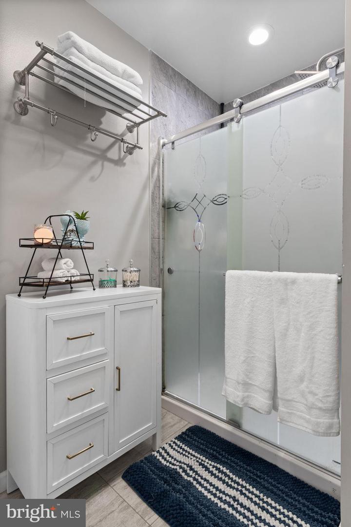 608 NE BLUE RIDGE AVE NE, LEESBURG, Virginia 20176, 4 Bedrooms Bedrooms, 10 Rooms Rooms,2 BathroomsBathrooms,Residential,For sale,608 NE BLUE RIDGE AVE NE,VALO2109400 MLS # VALO2109400