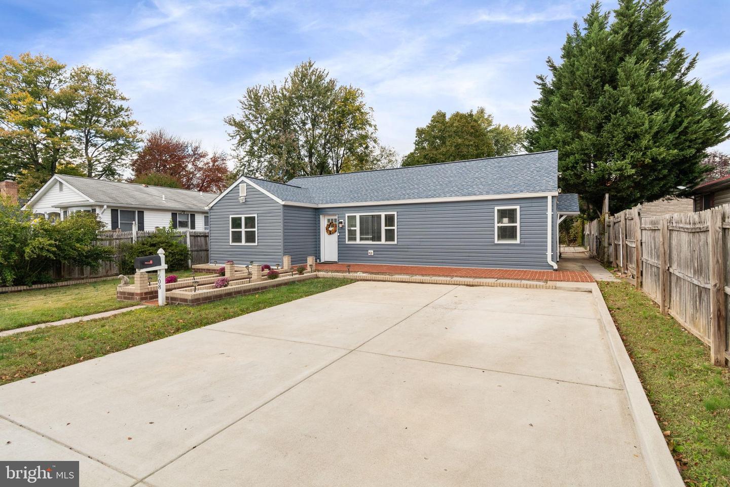 608 NE BLUE RIDGE AVE NE, LEESBURG, Virginia 20176, 4 Bedrooms Bedrooms, 10 Rooms Rooms,2 BathroomsBathrooms,Residential,For sale,608 NE BLUE RIDGE AVE NE,VALO2109400 MLS # VALO2109400