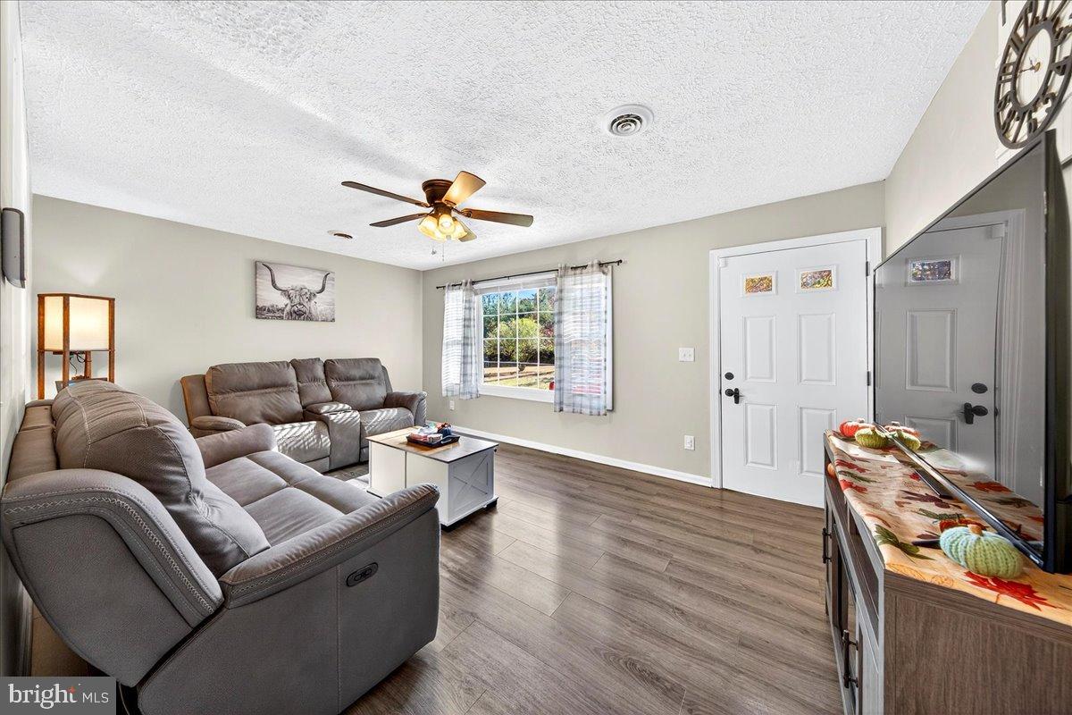 565 VENABLE RD, PALMYRA, Virginia 22963, 3 Bedrooms Bedrooms, 6 Rooms Rooms,1 BathroomBathrooms,Residential,For sale,565 VENABLE RD,VAFN2000536 MLS # VAFN2000536