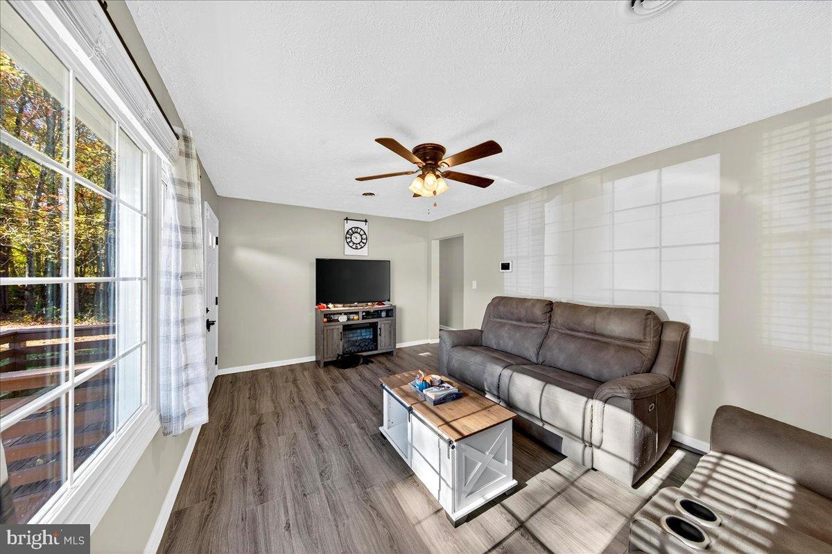 565 VENABLE RD, PALMYRA, Virginia 22963, 3 Bedrooms Bedrooms, 6 Rooms Rooms,1 BathroomBathrooms,Residential,For sale,565 VENABLE RD,VAFN2000536 MLS # VAFN2000536