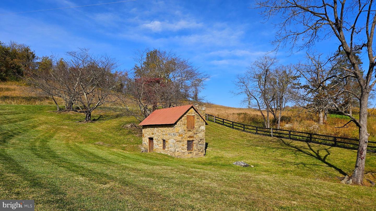 63 RILEY HOLLOW RD, HUNTLY, Virginia 22640, 2 Bedrooms Bedrooms, 7 Rooms Rooms,2 BathroomsBathrooms,Residential,For sale,63 RILEY HOLLOW RD,VARP2002376 MLS # VARP2002376