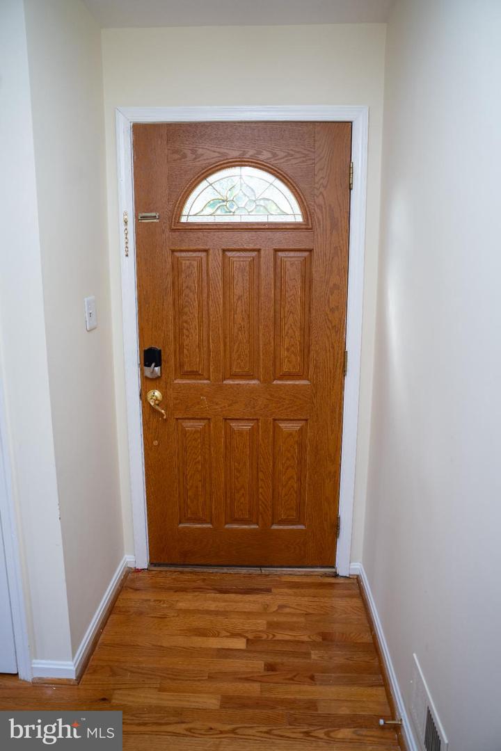 5156 MEETING PL, WOODBRIDGE, Virginia 22193, 4 Bedrooms Bedrooms, 8 Rooms Rooms,3 BathroomsBathrooms,Residential,For sale,5156 MEETING PL,VAPW2107104 MLS # VAPW2107104