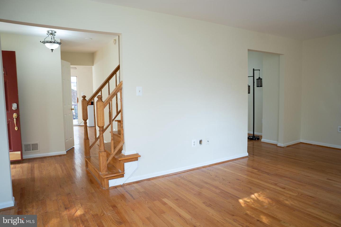 5156 MEETING PL, WOODBRIDGE, Virginia 22193, 4 Bedrooms Bedrooms, 8 Rooms Rooms,3 BathroomsBathrooms,Residential,For sale,5156 MEETING PL,VAPW2107104 MLS # VAPW2107104