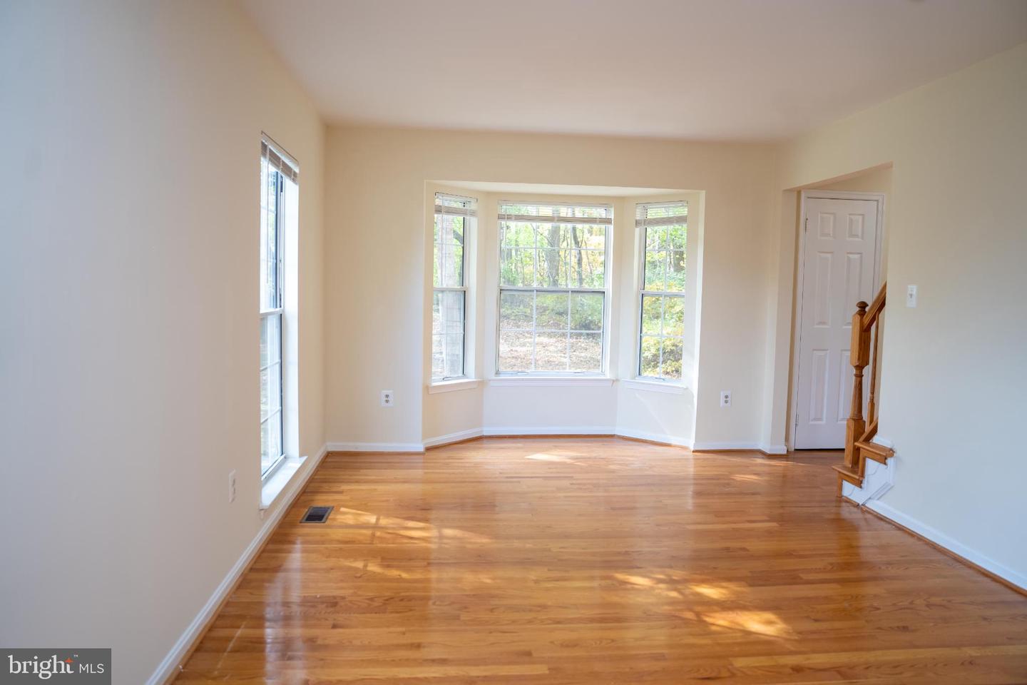 5156 MEETING PL, WOODBRIDGE, Virginia 22193, 4 Bedrooms Bedrooms, 8 Rooms Rooms,3 BathroomsBathrooms,Residential,For sale,5156 MEETING PL,VAPW2107104 MLS # VAPW2107104