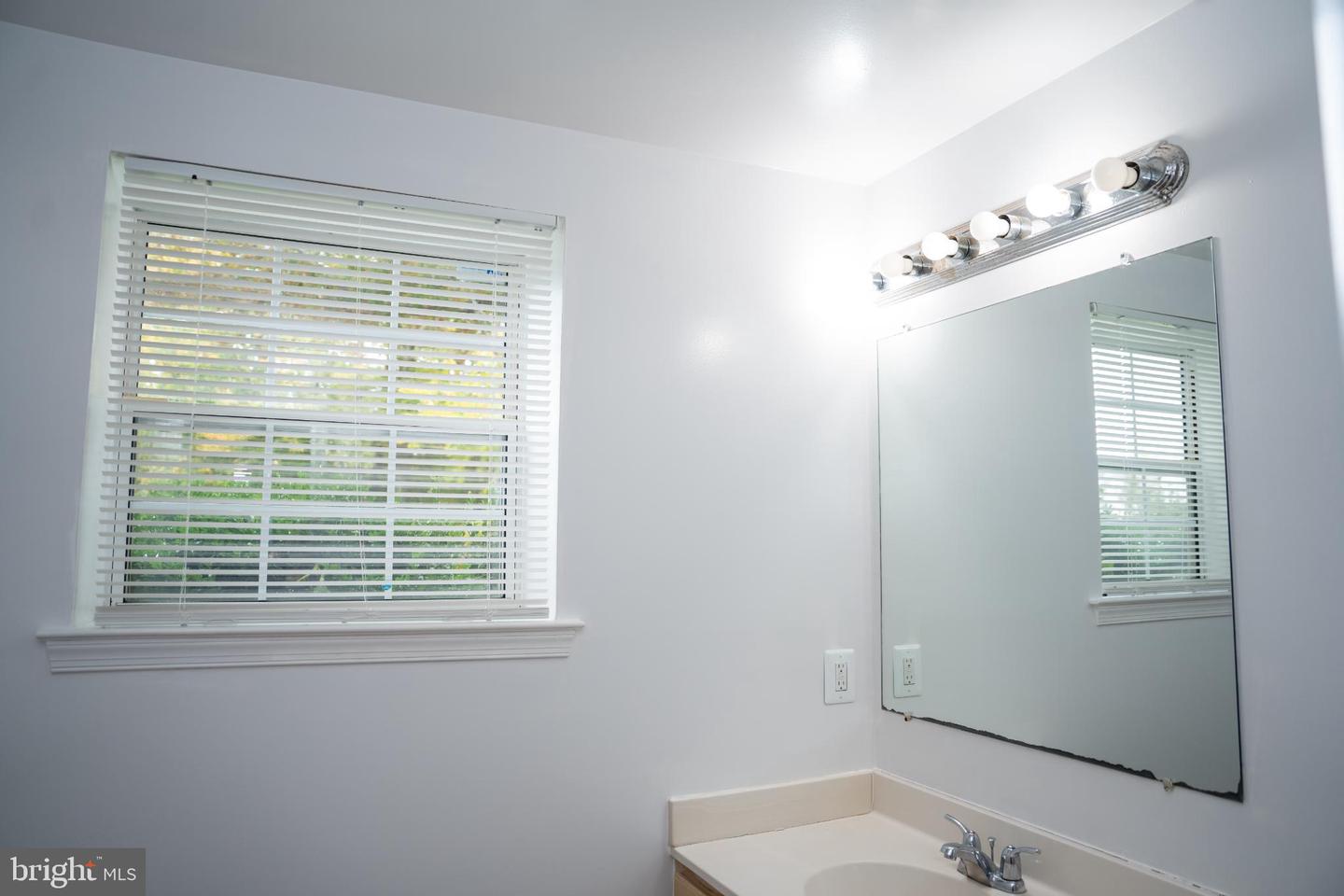 5156 MEETING PL, WOODBRIDGE, Virginia 22193, 4 Bedrooms Bedrooms, 8 Rooms Rooms,3 BathroomsBathrooms,Residential,For sale,5156 MEETING PL,VAPW2107104 MLS # VAPW2107104