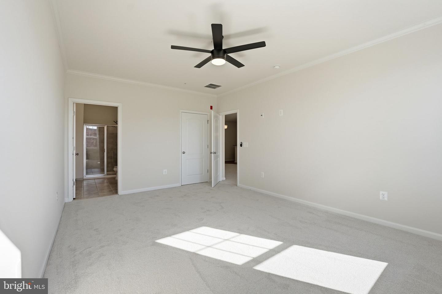 41895 CATHEDRAL VALLEY SQ #302, ALDIE, Virginia 20105, 3 Bedrooms Bedrooms, 8 Rooms Rooms,2 BathroomsBathrooms,Residential,For sale,41895 CATHEDRAL VALLEY SQ #302,VALO2110430 MLS # VALO2110430