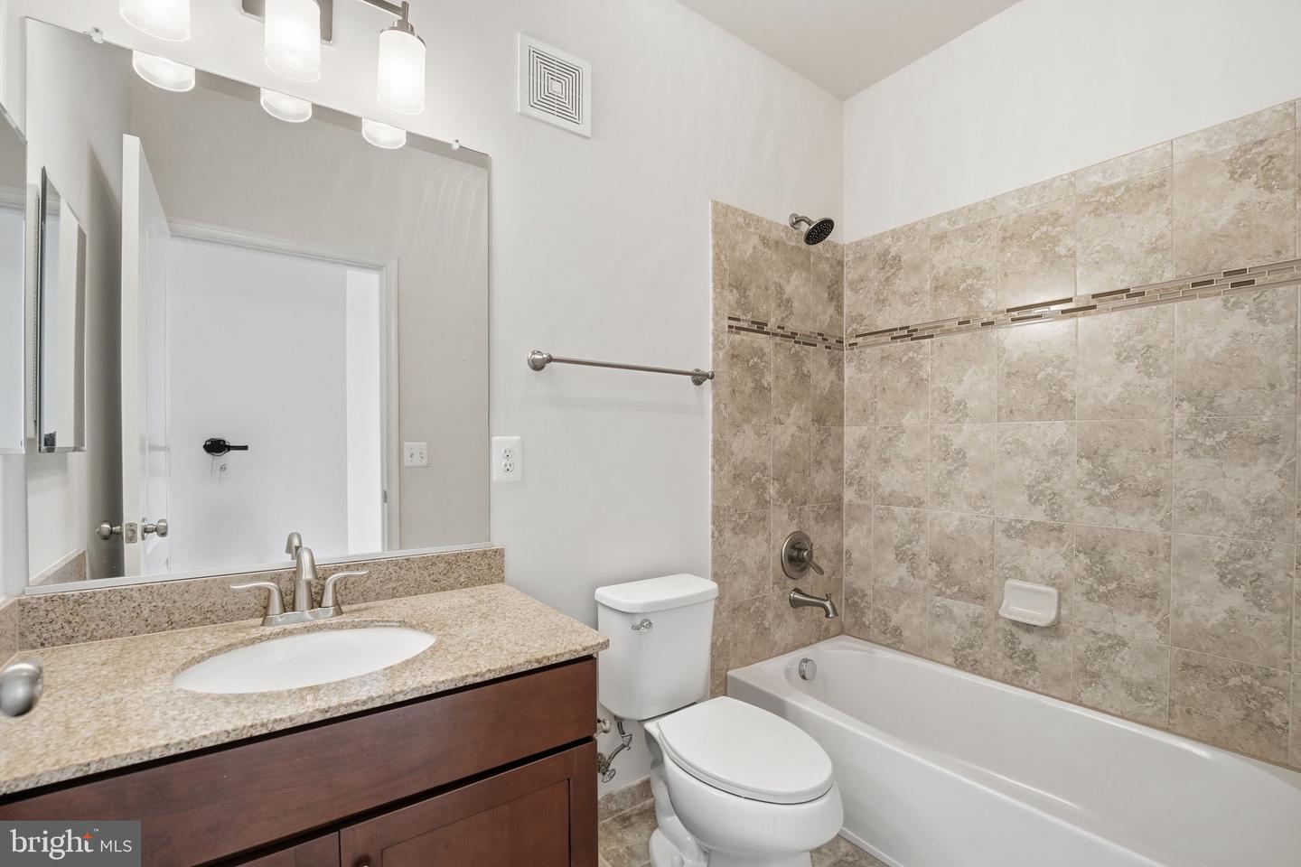 41895 CATHEDRAL VALLEY SQ #302, ALDIE, Virginia 20105, 3 Bedrooms Bedrooms, 8 Rooms Rooms,2 BathroomsBathrooms,Residential,For sale,41895 CATHEDRAL VALLEY SQ #302,VALO2110430 MLS # VALO2110430