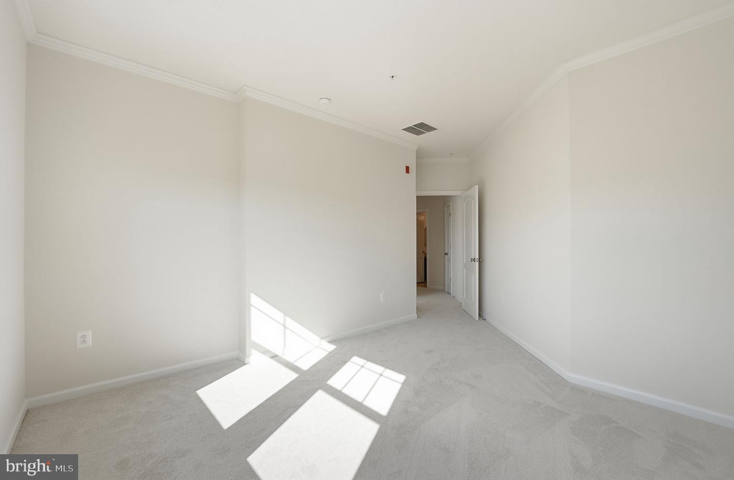 41895 CATHEDRAL VALLEY SQ #302, ALDIE, Virginia 20105, 3 Bedrooms Bedrooms, 8 Rooms Rooms,2 BathroomsBathrooms,Residential,For sale,41895 CATHEDRAL VALLEY SQ #302,VALO2110430 MLS # VALO2110430