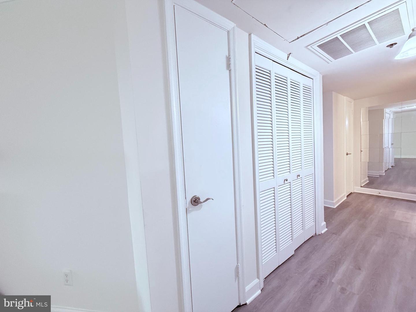 3179 SUMMIT SQUARE DR #2-B5, OAKTON, Virginia 22124, 1 Bedroom Bedrooms, ,1 BathroomBathrooms,Residential,For sale,3179 SUMMIT SQUARE DR #2-B5,VAFX2277490 MLS # VAFX2277490