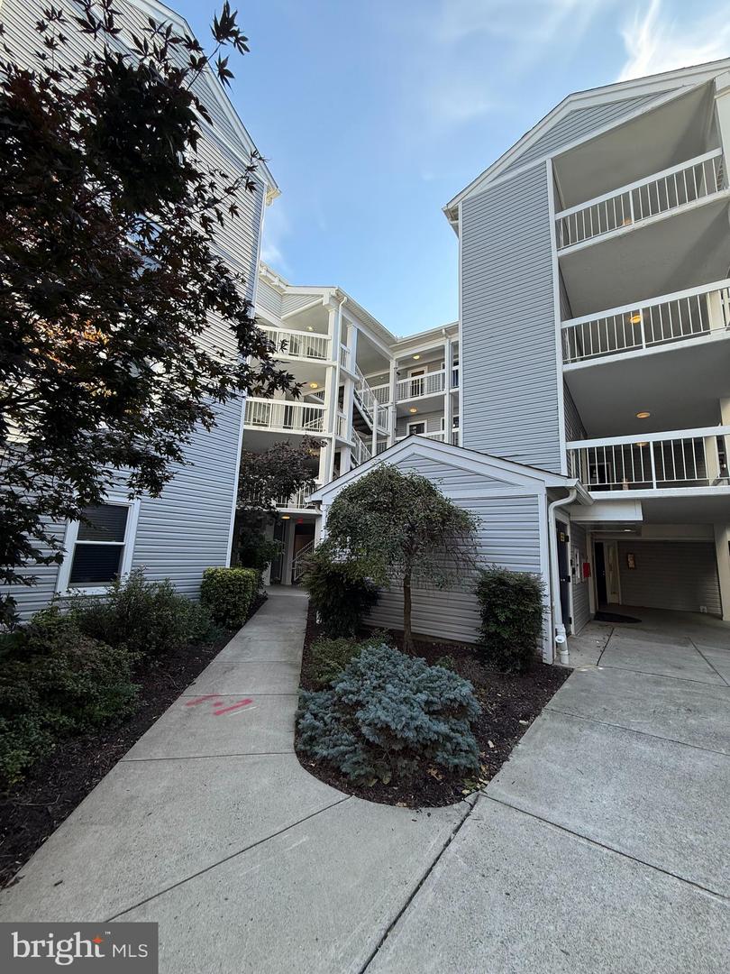 3179 SUMMIT SQUARE DR #2-B5, OAKTON, Virginia 22124, 1 Bedroom Bedrooms, ,1 BathroomBathrooms,Residential,For sale,3179 SUMMIT SQUARE DR #2-B5,VAFX2277490 MLS # VAFX2277490