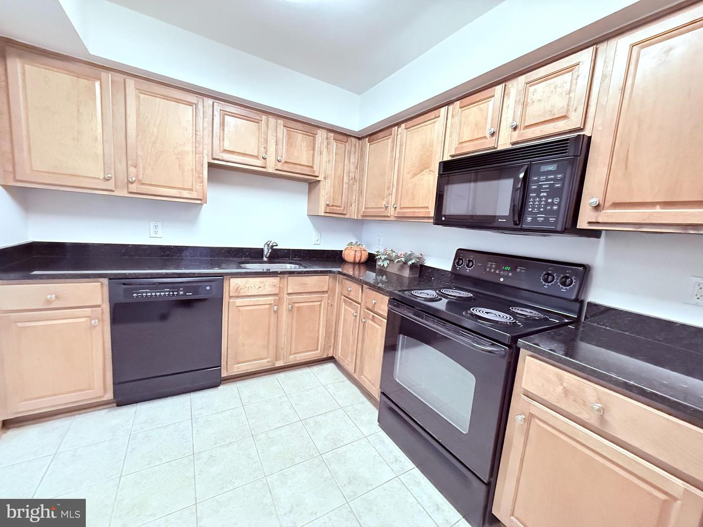 3179 SUMMIT SQUARE DR #2-B5, OAKTON, Virginia 22124, 1 Bedroom Bedrooms, ,1 BathroomBathrooms,Residential,For sale,3179 SUMMIT SQUARE DR #2-B5,VAFX2277490 MLS # VAFX2277490