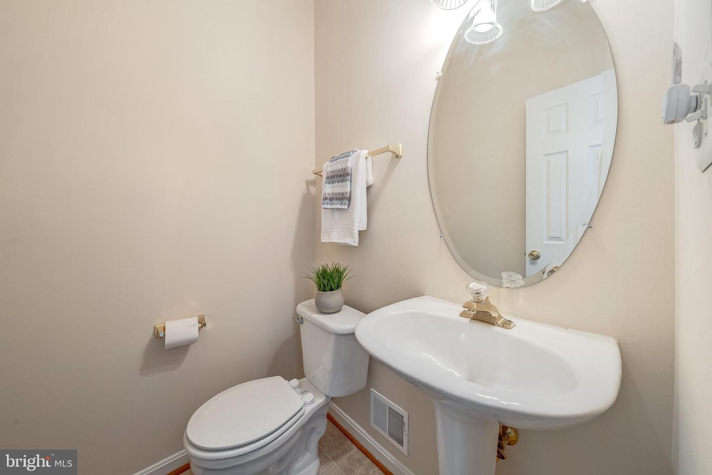 44248 SUSCON SQ, ASHBURN, Virginia 20147, 3 Bedrooms Bedrooms, ,2 BathroomsBathrooms,Residential,For sale,44248 SUSCON SQ,VALO2108802 MLS # VALO2108802