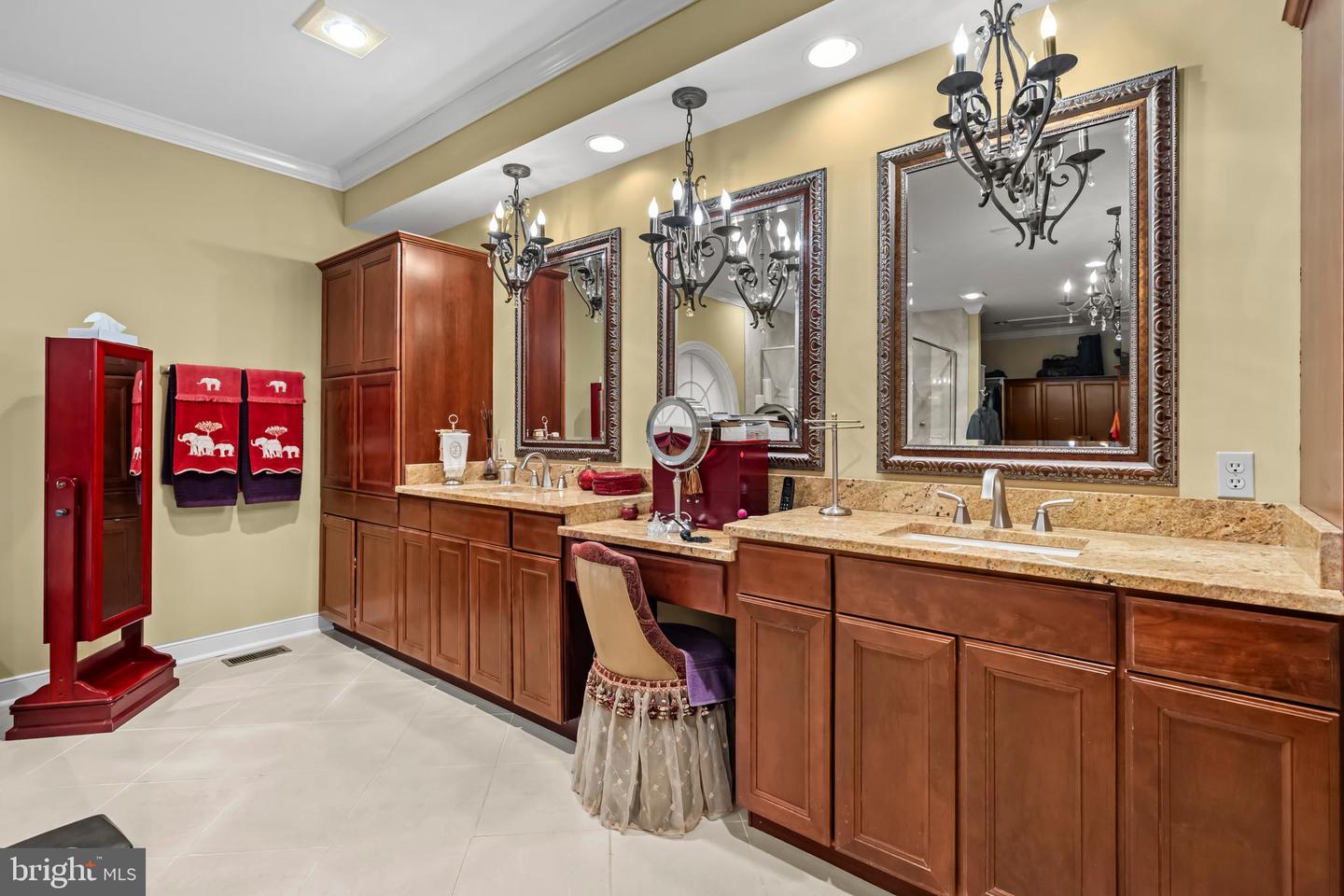 32 CARRIAGE HILL LN, FREDERICKSBURG, Virginia 22407, 5 Bedrooms Bedrooms, ,4 BathroomsBathrooms,Residential,For sale,32 CARRIAGE HILL LN,VASP2037298 MLS # VASP2037298