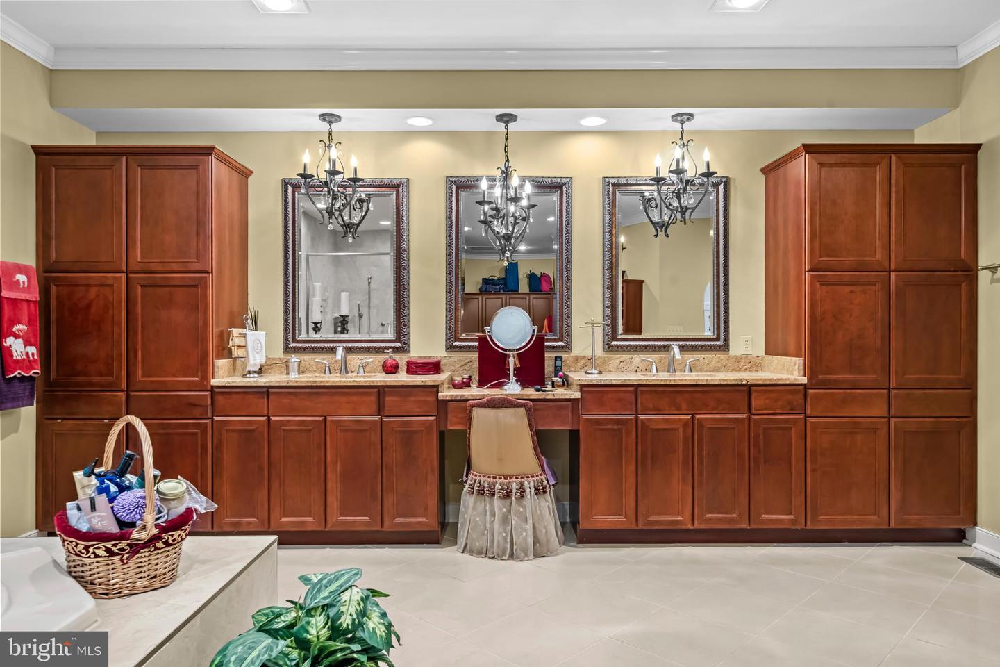 32 CARRIAGE HILL LN, FREDERICKSBURG, Virginia 22407, 5 Bedrooms Bedrooms, ,4 BathroomsBathrooms,Residential,For sale,32 CARRIAGE HILL LN,VASP2037298 MLS # VASP2037298