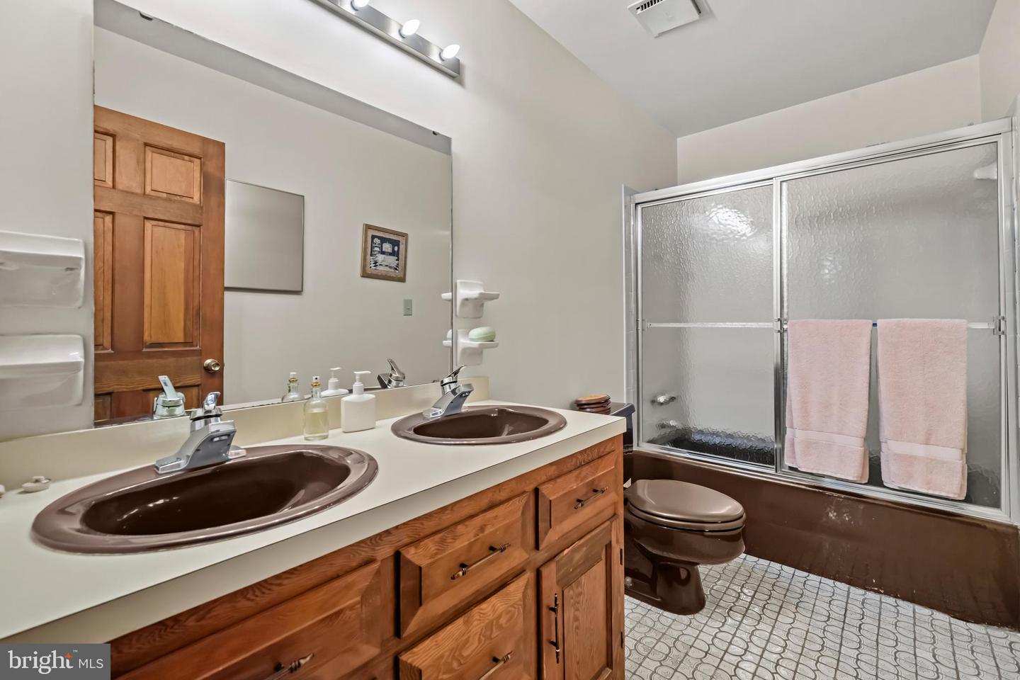 32 CARRIAGE HILL LN, FREDERICKSBURG, Virginia 22407, 5 Bedrooms Bedrooms, ,4 BathroomsBathrooms,Residential,For sale,32 CARRIAGE HILL LN,VASP2037298 MLS # VASP2037298