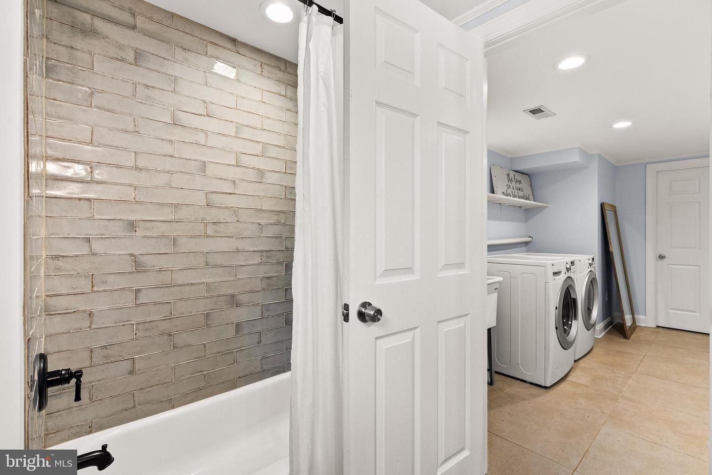 19488 BLUERIDGE MOUNTAIN RD, BLUEMONT, Virginia 20135, 3 Bedrooms Bedrooms, ,3 BathroomsBathrooms,Residential,For sale,19488 BLUERIDGE MOUNTAIN RD,VACL2006188 MLS # VACL2006188