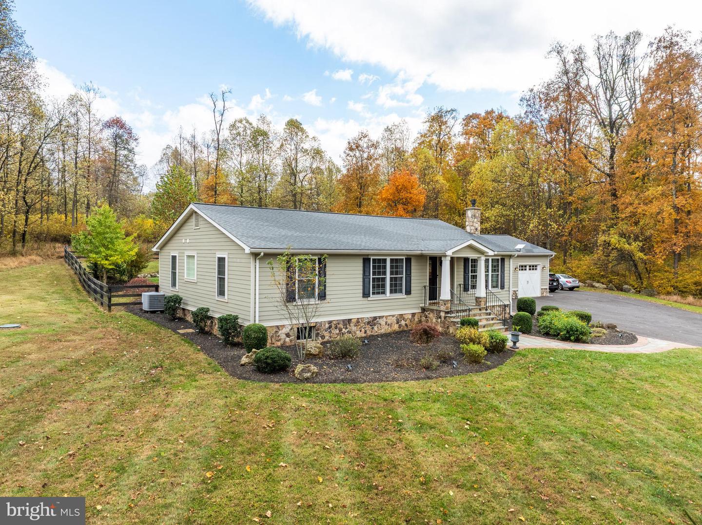 19488 BLUERIDGE MOUNTAIN RD, BLUEMONT, Virginia 20135, 3 Bedrooms Bedrooms, ,3 BathroomsBathrooms,Residential,For sale,19488 BLUERIDGE MOUNTAIN RD,VACL2006188 MLS # VACL2006188