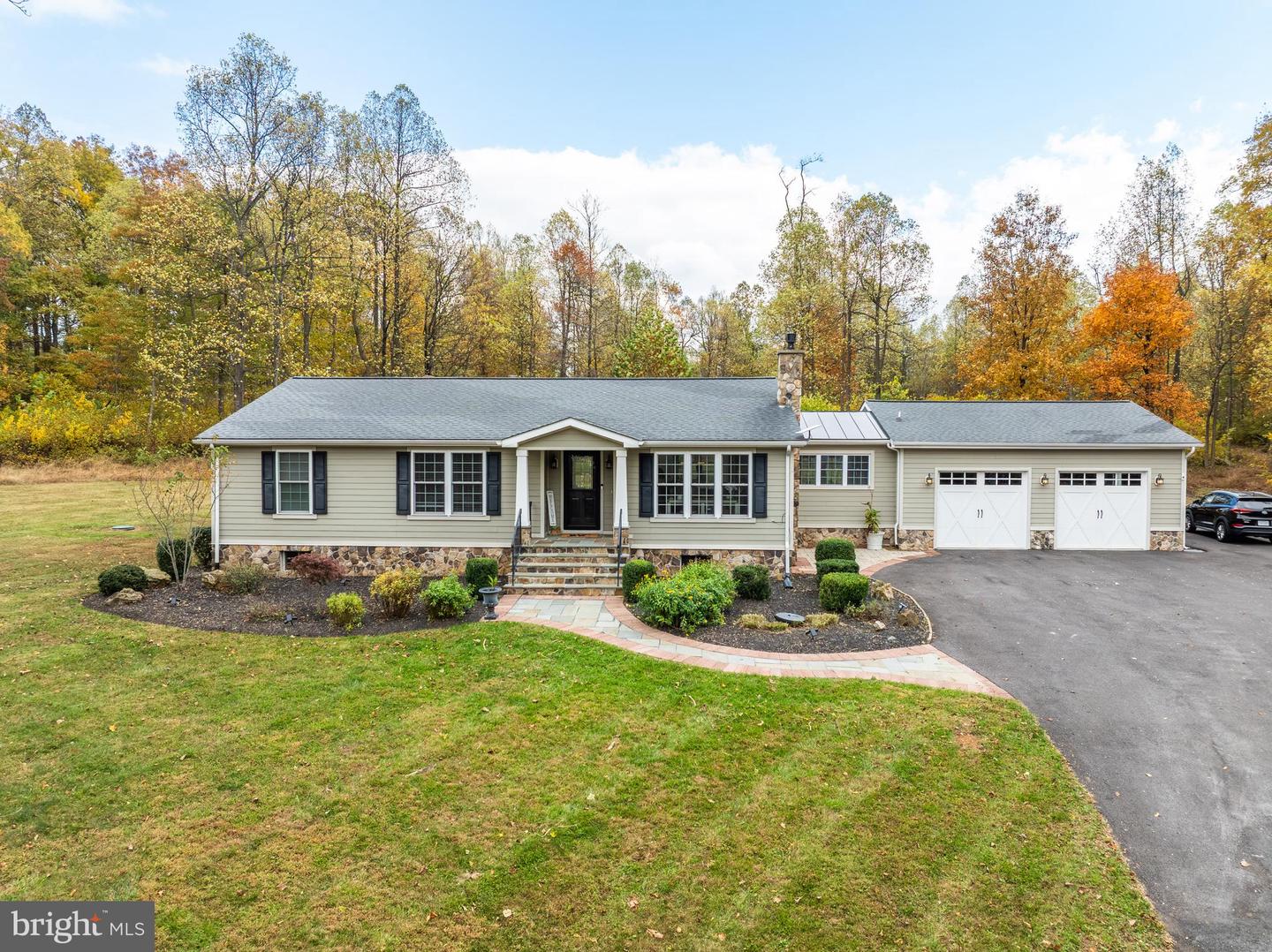 19488 BLUERIDGE MOUNTAIN RD, BLUEMONT, Virginia 20135, 3 Bedrooms Bedrooms, ,3 BathroomsBathrooms,Residential,For sale,19488 BLUERIDGE MOUNTAIN RD,VACL2006188 MLS # VACL2006188