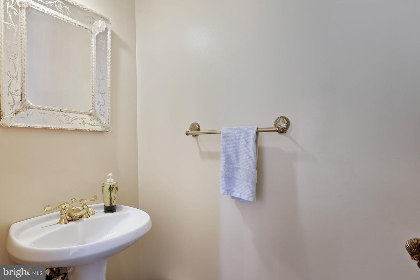 1 AYR ST SW, LEESBURG, Virginia 20175, 4 Bedrooms Bedrooms, ,4 BathroomsBathrooms,Residential,For sale,1 AYR ST SW,VALO2110320 MLS # VALO2110320