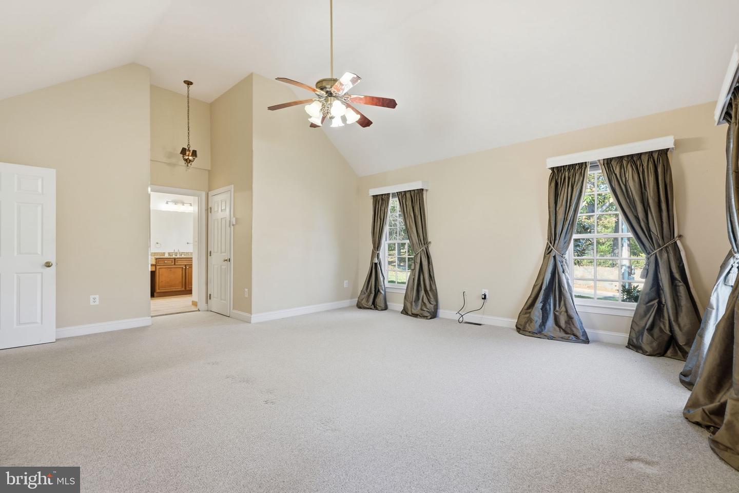 1 AYR ST SW, LEESBURG, Virginia 20175, 4 Bedrooms Bedrooms, ,4 BathroomsBathrooms,Residential,For sale,1 AYR ST SW,VALO2110320 MLS # VALO2110320