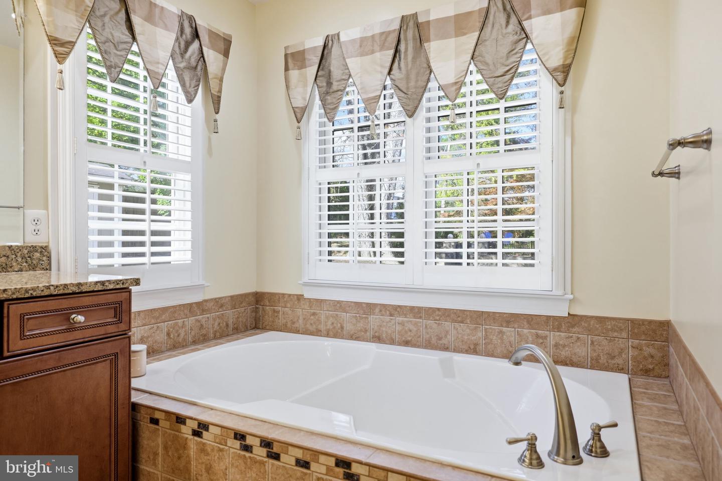 1 AYR ST SW, LEESBURG, Virginia 20175, 4 Bedrooms Bedrooms, ,4 BathroomsBathrooms,Residential,For sale,1 AYR ST SW,VALO2110320 MLS # VALO2110320