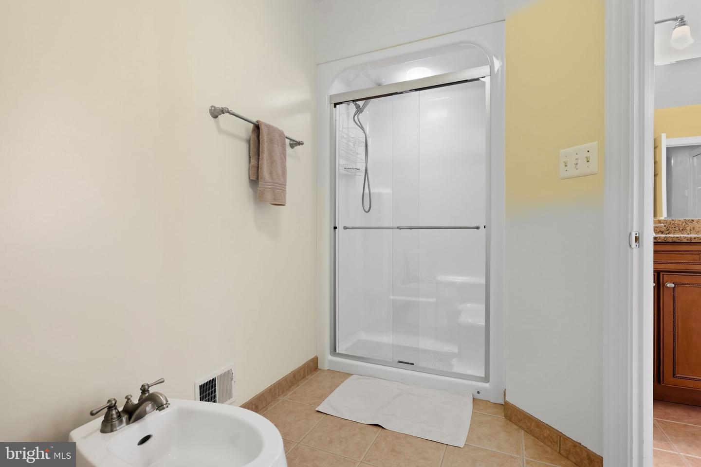 1 AYR ST SW, LEESBURG, Virginia 20175, 4 Bedrooms Bedrooms, ,4 BathroomsBathrooms,Residential,For sale,1 AYR ST SW,VALO2110320 MLS # VALO2110320