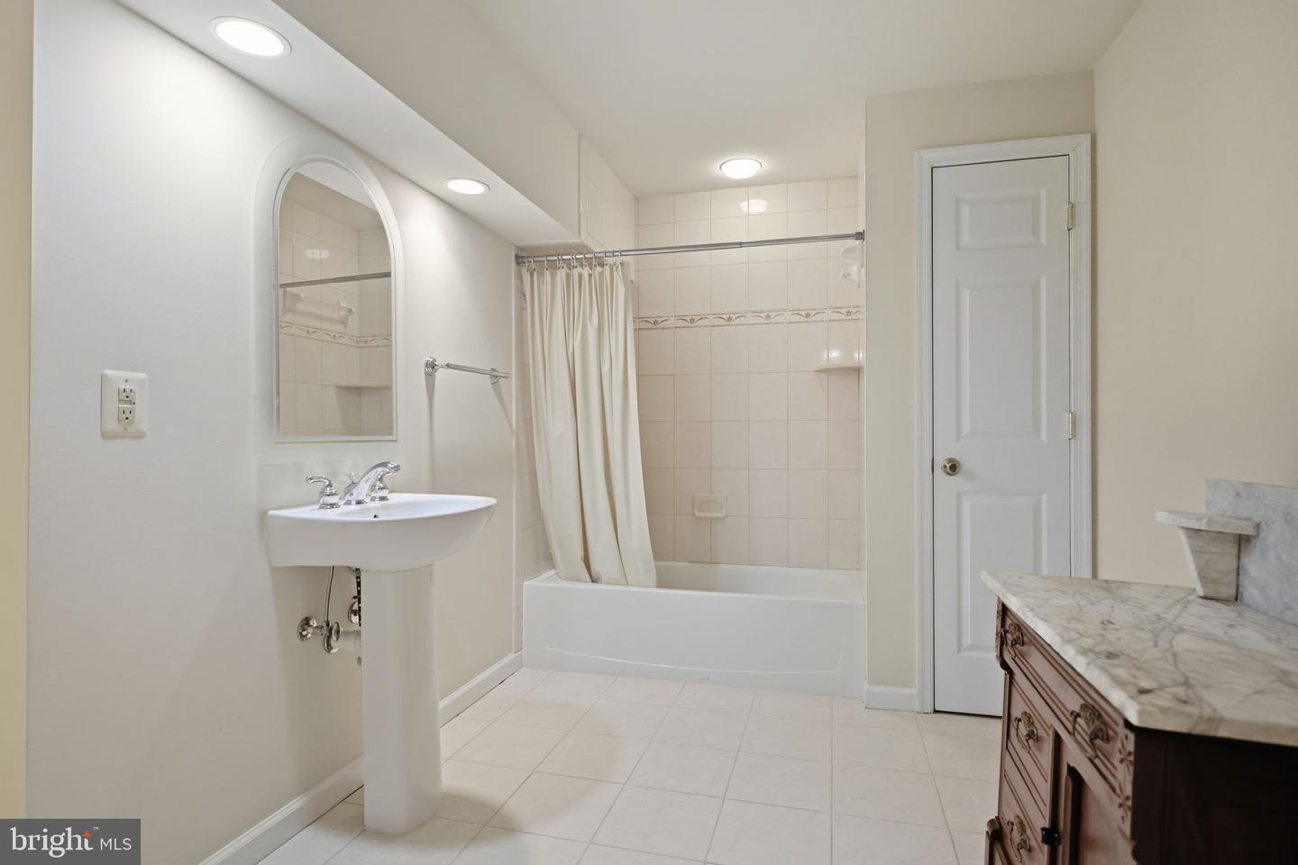 1 AYR ST SW, LEESBURG, Virginia 20175, 4 Bedrooms Bedrooms, ,4 BathroomsBathrooms,Residential,For sale,1 AYR ST SW,VALO2110320 MLS # VALO2110320