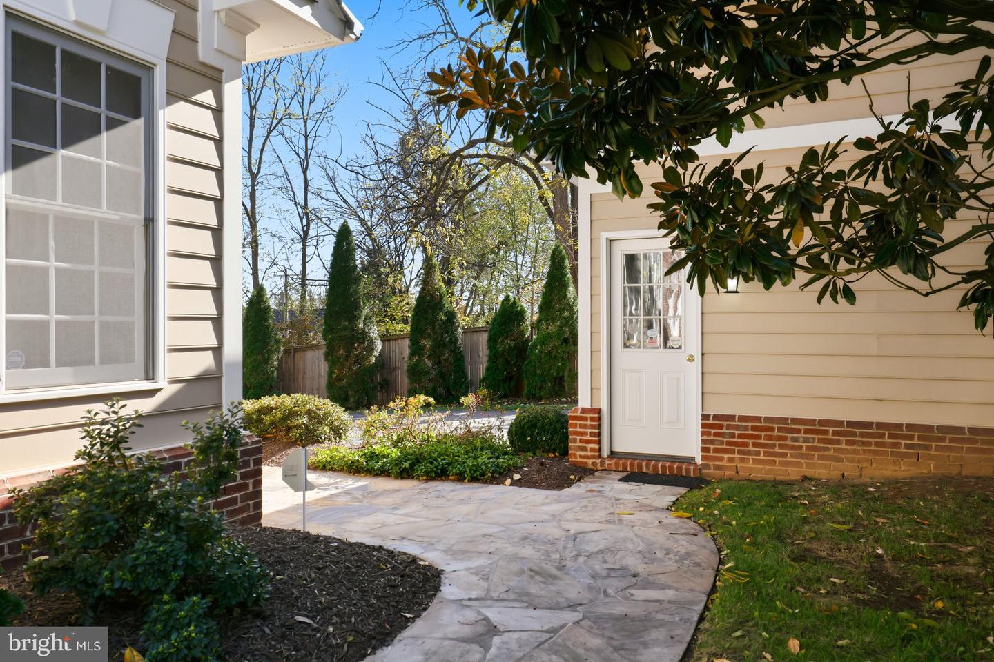 1 AYR ST SW, LEESBURG, Virginia 20175, 4 Bedrooms Bedrooms, ,4 BathroomsBathrooms,Residential,For sale,1 AYR ST SW,VALO2110320 MLS # VALO2110320