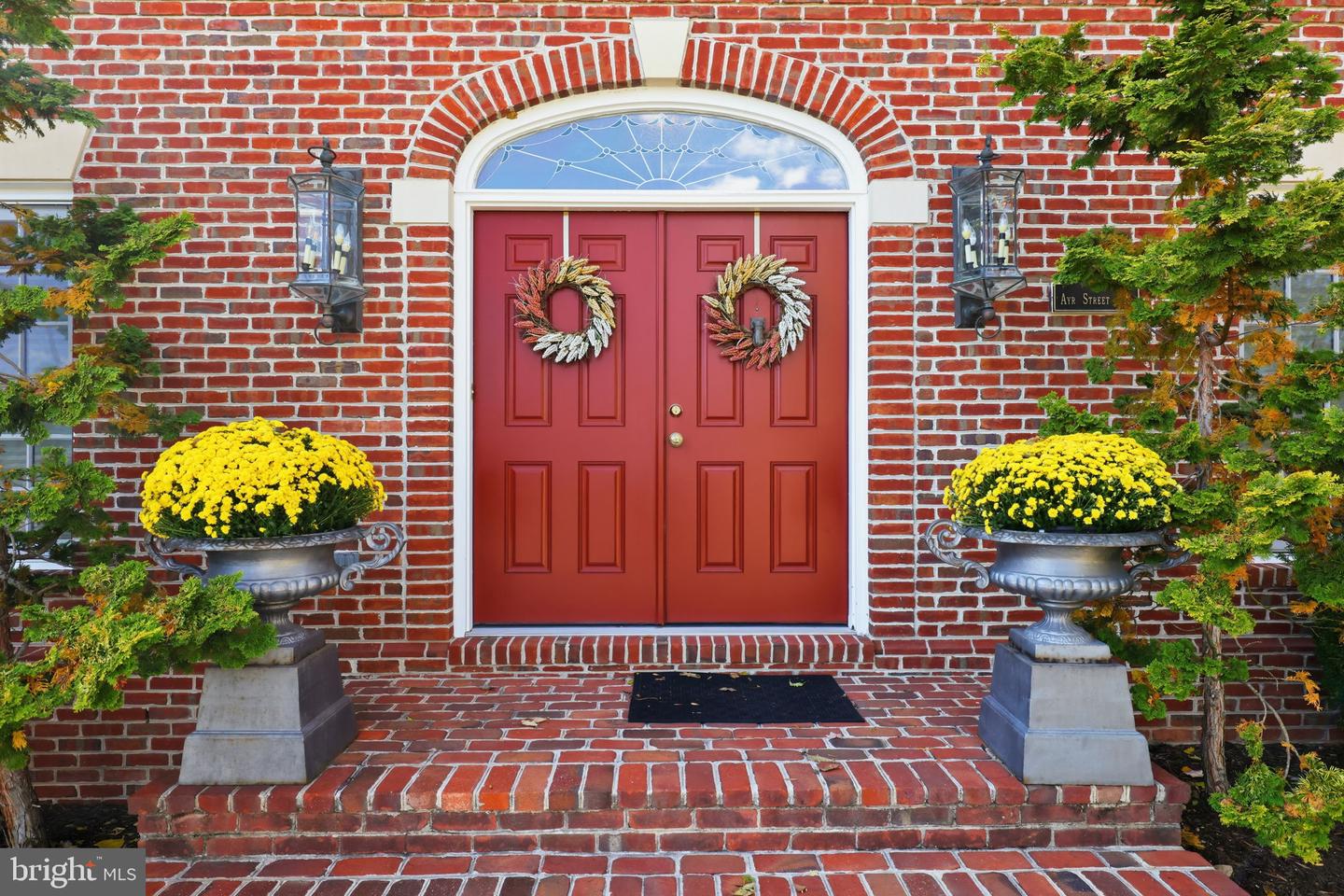 1 AYR ST SW, LEESBURG, Virginia 20175, 4 Bedrooms Bedrooms, ,4 BathroomsBathrooms,Residential,For sale,1 AYR ST SW,VALO2110320 MLS # VALO2110320