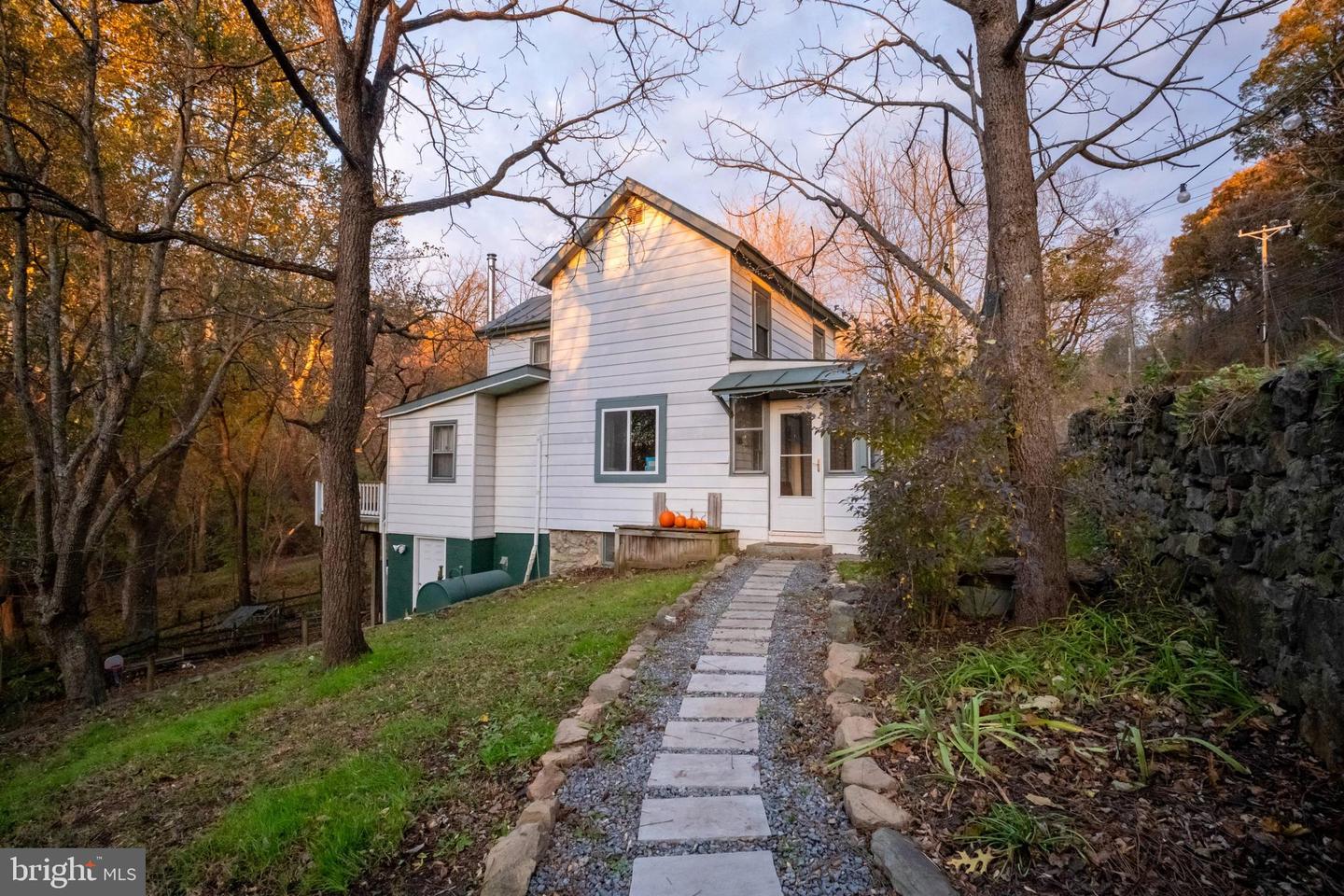 33563 SNICKERSVILLE TPKE, BLUEMONT, Virginia 20135, 3 Bedrooms Bedrooms, ,1 BathroomBathrooms,Residential,For sale,33563 SNICKERSVILLE TPKE,VALO2110424 MLS # VALO2110424