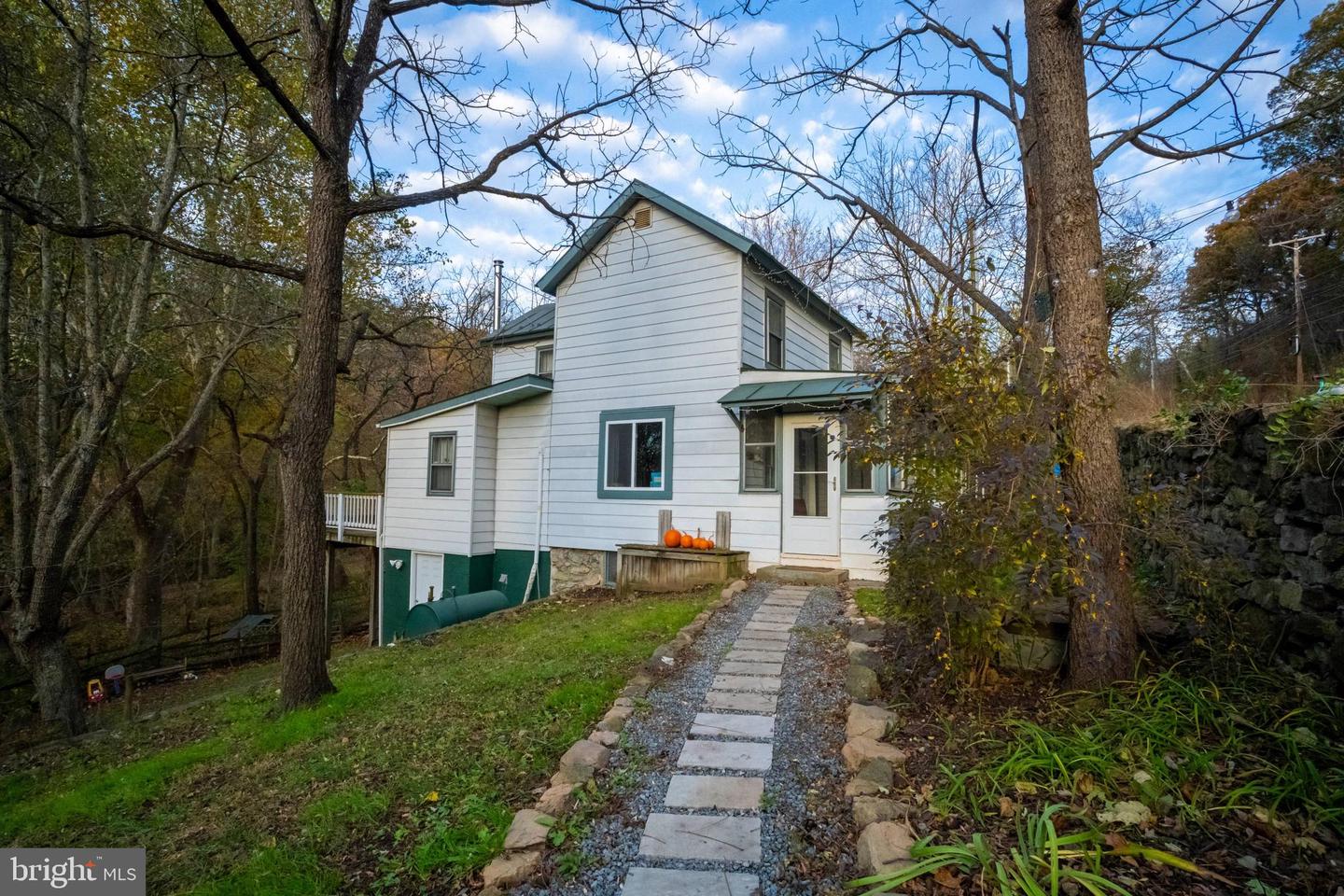 33563 SNICKERSVILLE TPKE, BLUEMONT, Virginia 20135, 3 Bedrooms Bedrooms, ,1 BathroomBathrooms,Residential,For sale,33563 SNICKERSVILLE TPKE,VALO2110424 MLS # VALO2110424