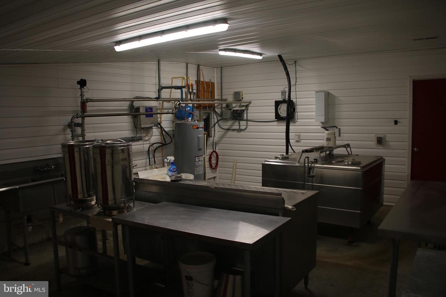 499 E LEE HWY, NEW MARKET, Virginia 22844, 3 Bedrooms Bedrooms, ,2 BathroomsBathrooms,Farm,For sale,499 E LEE HWY,VASH2012864 MLS # VASH2012864