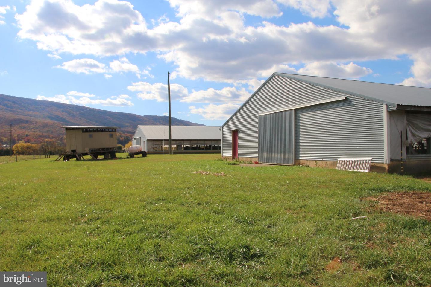 499 E LEE HWY, NEW MARKET, Virginia 22844, 3 Bedrooms Bedrooms, ,2 BathroomsBathrooms,Farm,For sale,499 E LEE HWY,VASH2012864 MLS # VASH2012864