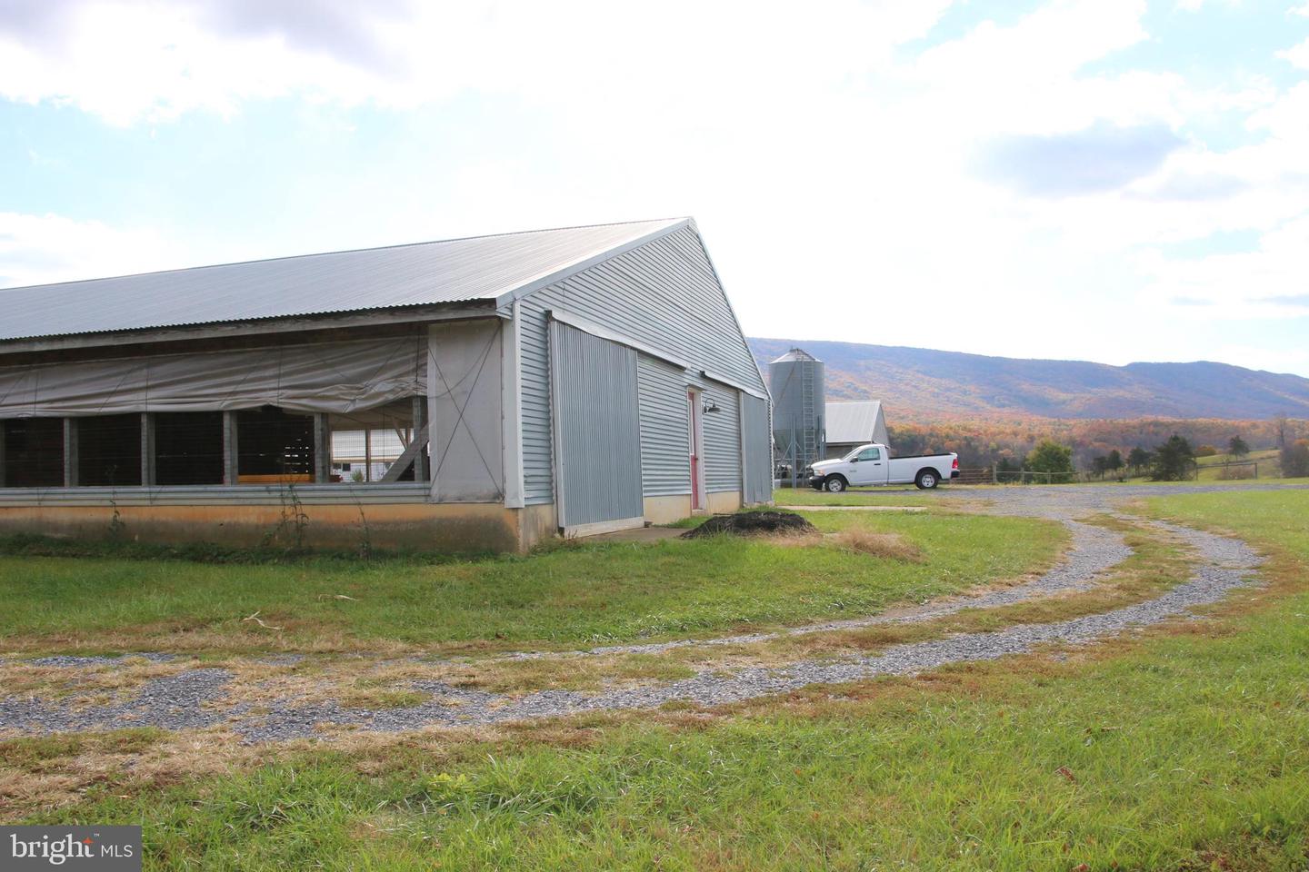 499 E LEE HWY, NEW MARKET, Virginia 22844, 3 Bedrooms Bedrooms, ,2 BathroomsBathrooms,Farm,For sale,499 E LEE HWY,VASH2012864 MLS # VASH2012864