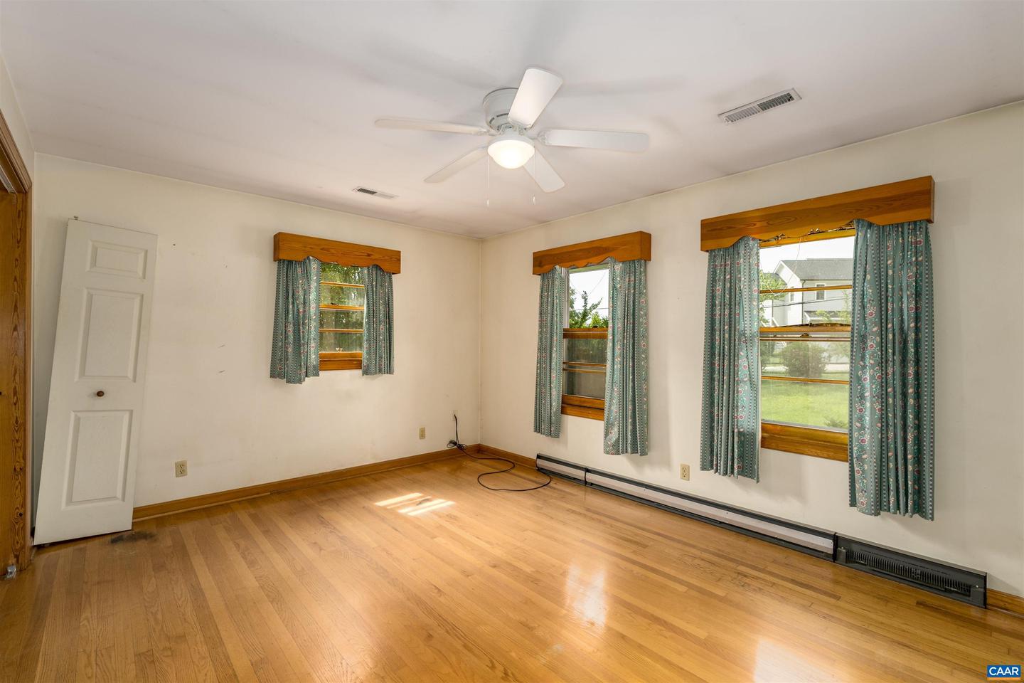 1160 PEN PARK LN, CHARLOTTESVILLE, Virginia 22901, 2 Bedrooms Bedrooms, ,2 BathroomsBathrooms,Residential,For sale,1160 PEN PARK LN,665765 MLS # 665765 1160 PEN PARK LN, CHARLOTTESVILLE, Virginia 22901, 2 Bedrooms Bedrooms, ,2 BathroomsBathrooms,Residential,For sale,1160 PEN PARK LN,665765 MLS # 665765