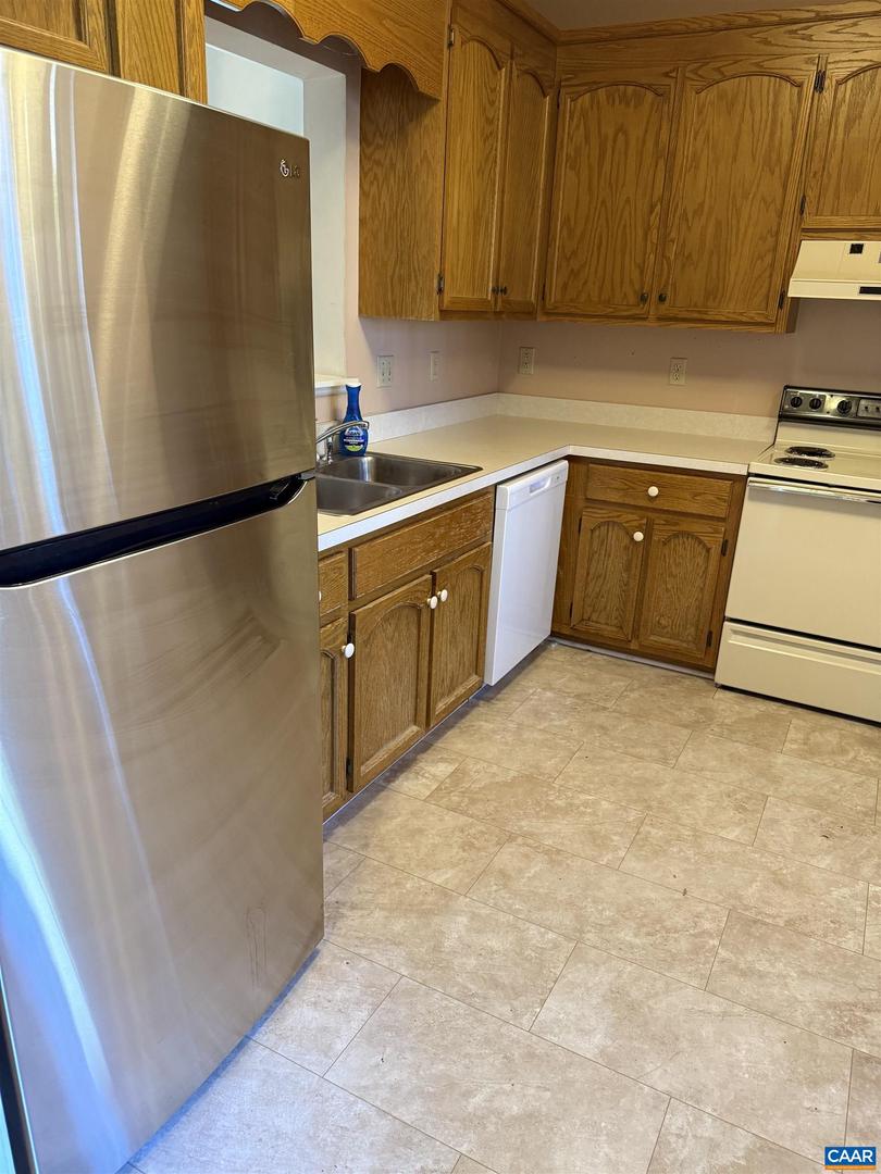 2307 FINCH CT, CHARLOTTESVILLE, Virginia 22911, 3 Bedrooms Bedrooms, ,2 BathroomsBathrooms,Residential,For sale,2307 FINCH CT,665861 MLS # 665861 2307 FINCH CT, CHARLOTTESVILLE, Virginia 22911, 3 Bedrooms Bedrooms, ,2 BathroomsBathrooms,Residential,For sale,2307 FINCH CT,665861 MLS # 665861