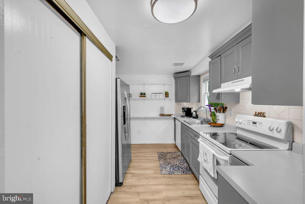 1112 E MAPLE AVE, STERLING, Virginia 20164, 4 Bedrooms Bedrooms, ,2 BathroomsBathrooms,Residential,For sale,1112 E MAPLE AVE,VALO2102852 MLS # VALO2102852 1112 E MAPLE AVE, STERLING, Virginia 20164, 4 Bedrooms Bedrooms, ,2 BathroomsBathrooms,Residential,For sale,1112 E MAPLE AVE,VALO2102852 MLS # VALO2102852