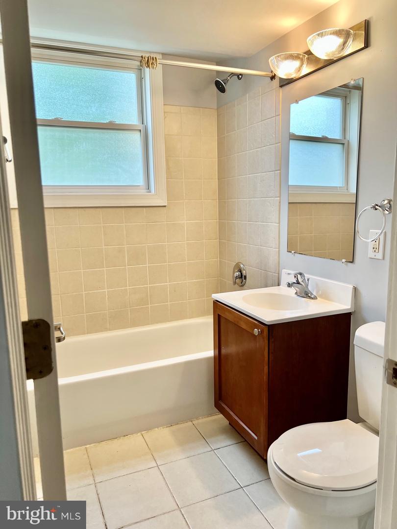 2841 GAINESVILLE ST SE #203, WASHINGTON, District Of Columbia 20020, 2 Bedrooms Bedrooms, ,1 BathroomBathrooms,Residential,For sale,2841 GAINESVILLE ST SE #203,DCDC2212318 MLS # DCDC2212318