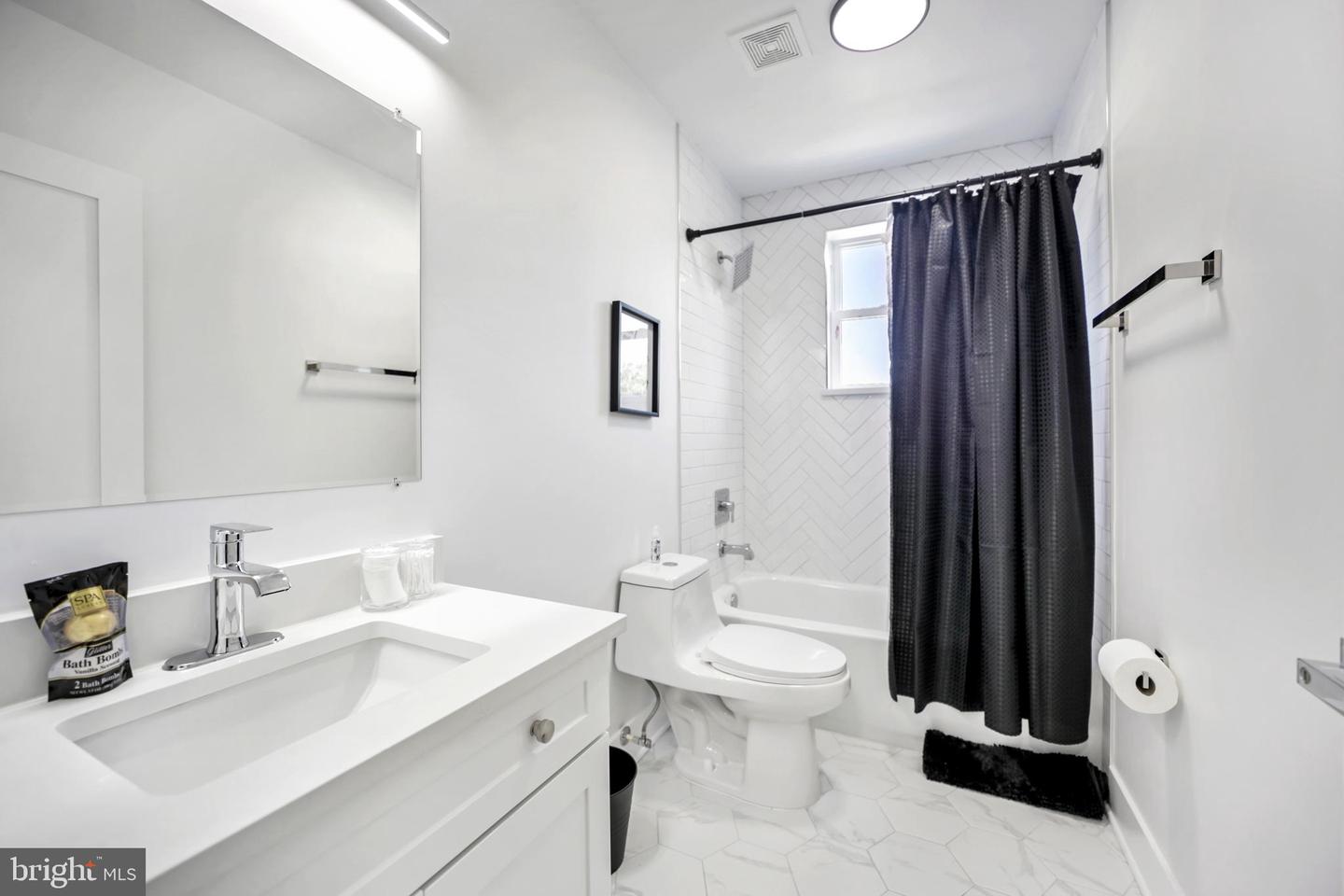 1621 T ST SE #8, WASHINGTON, District Of Columbia 20020, 4 Bedrooms Bedrooms, ,2 BathroomsBathrooms,Residential,For sale,1621 T ST SE #8,DCDC2212900 MLS # DCDC2212900