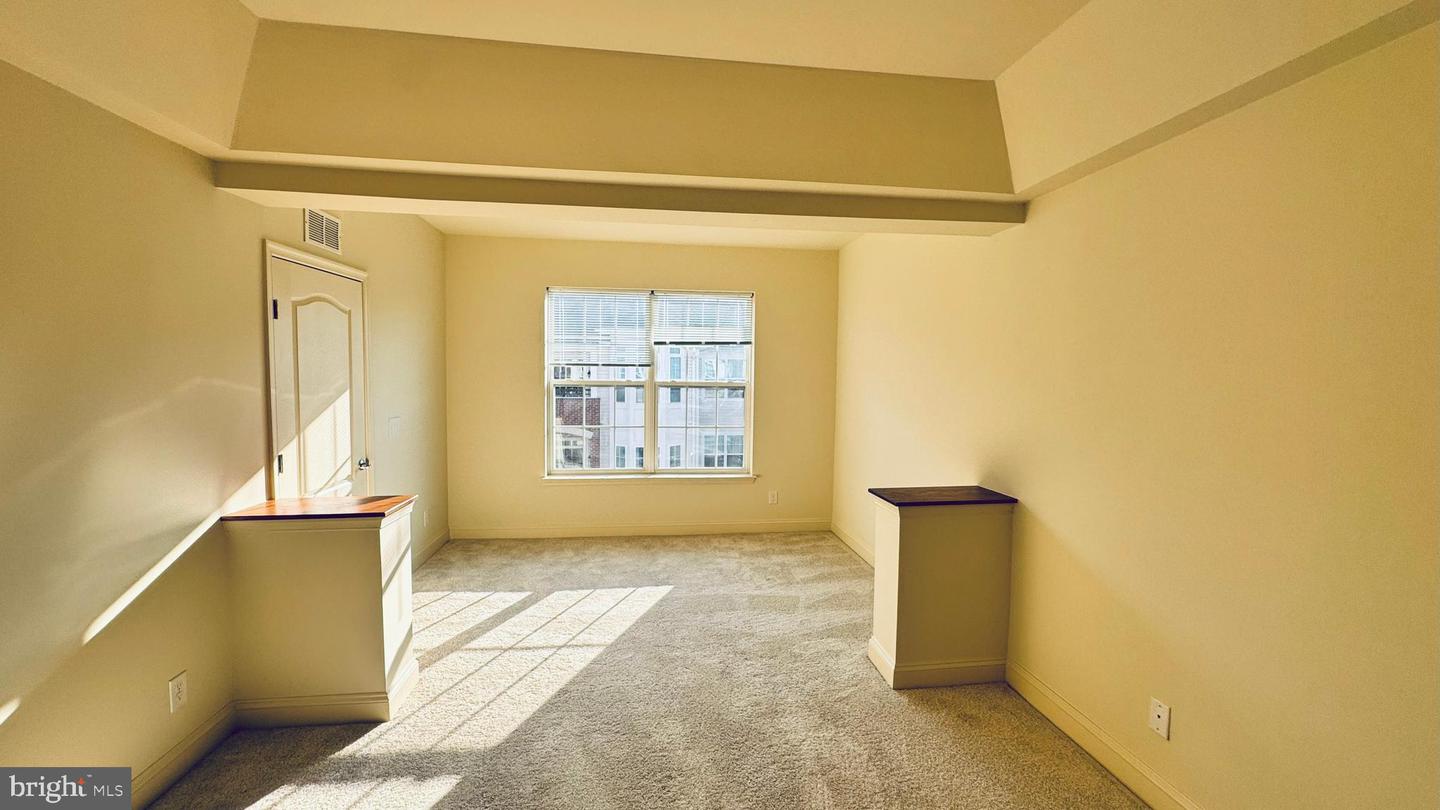 9202 CHARLESTON DR #405, MANASSAS, Virginia 20110, 2 Bedrooms Bedrooms, ,2 BathroomsBathrooms,Residential,For sale,9202 CHARLESTON DR #405,VAMN2009108 MLS # VAMN2009108