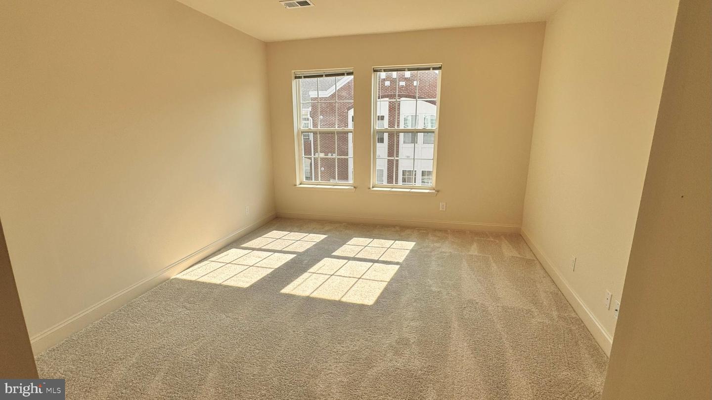 9202 CHARLESTON DR #405, MANASSAS, Virginia 20110, 2 Bedrooms Bedrooms, ,2 BathroomsBathrooms,Residential,For sale,9202 CHARLESTON DR #405,VAMN2009108 MLS # VAMN2009108